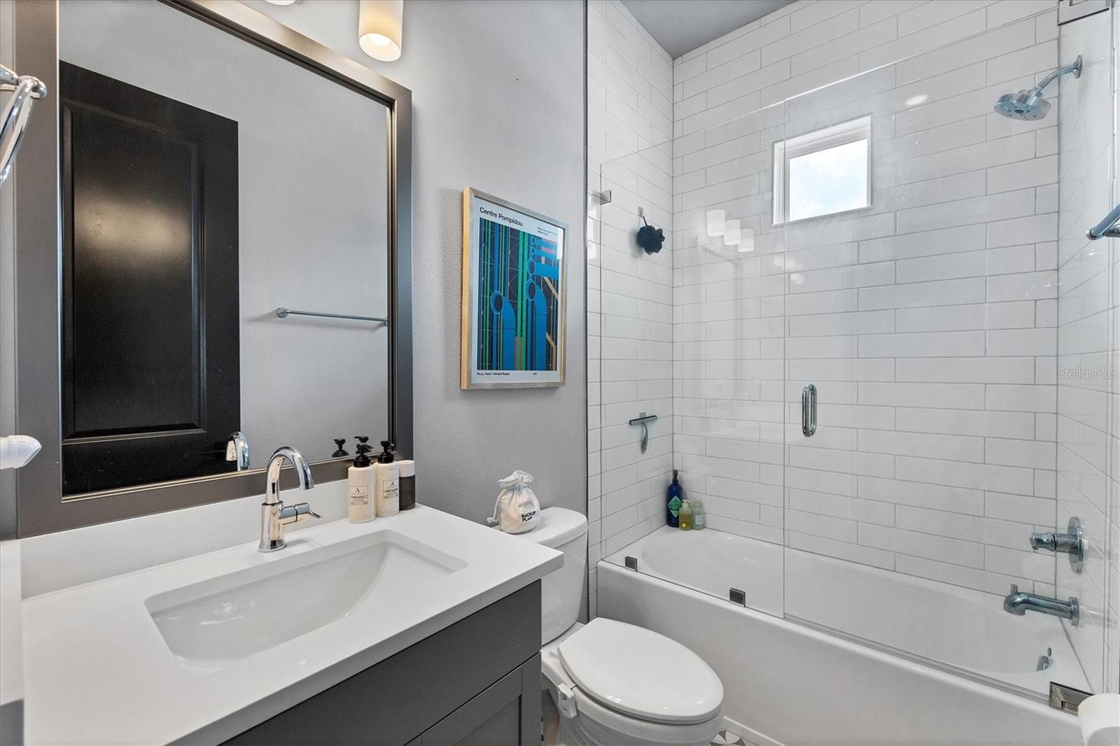EMERALD LANDING AT WATERSIDE - Residential Lease
