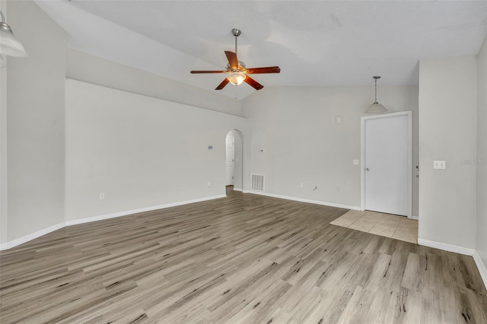 WHISPERING TRAILS PH 01 - Residential