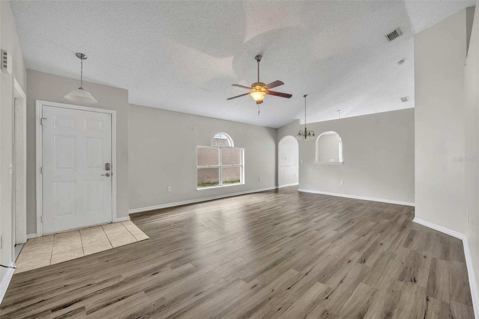 WHISPERING TRAILS PH 01 - Residential