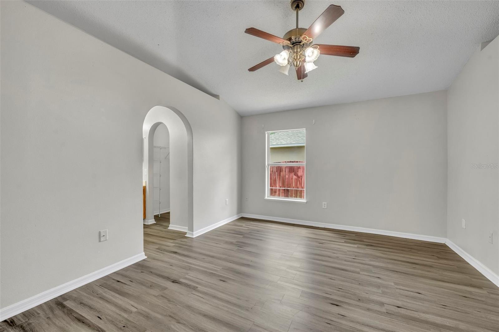 WHISPERING TRAILS PH 01 - Residential