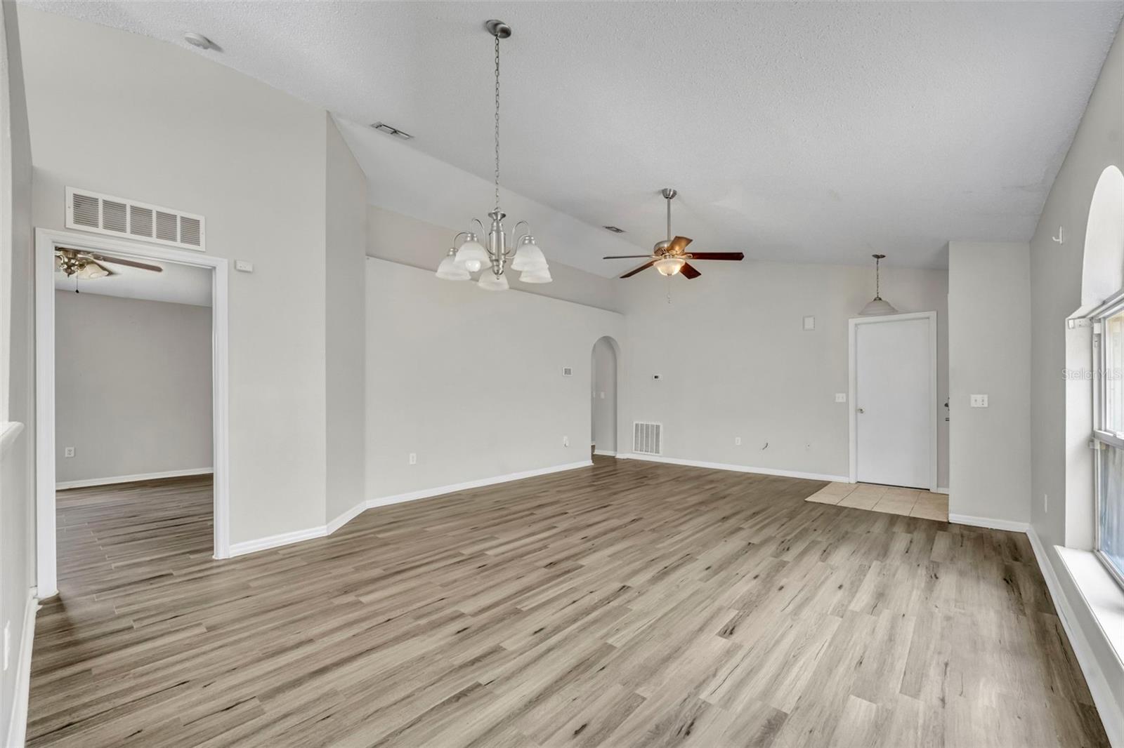 WHISPERING TRAILS PH 01 - Residential