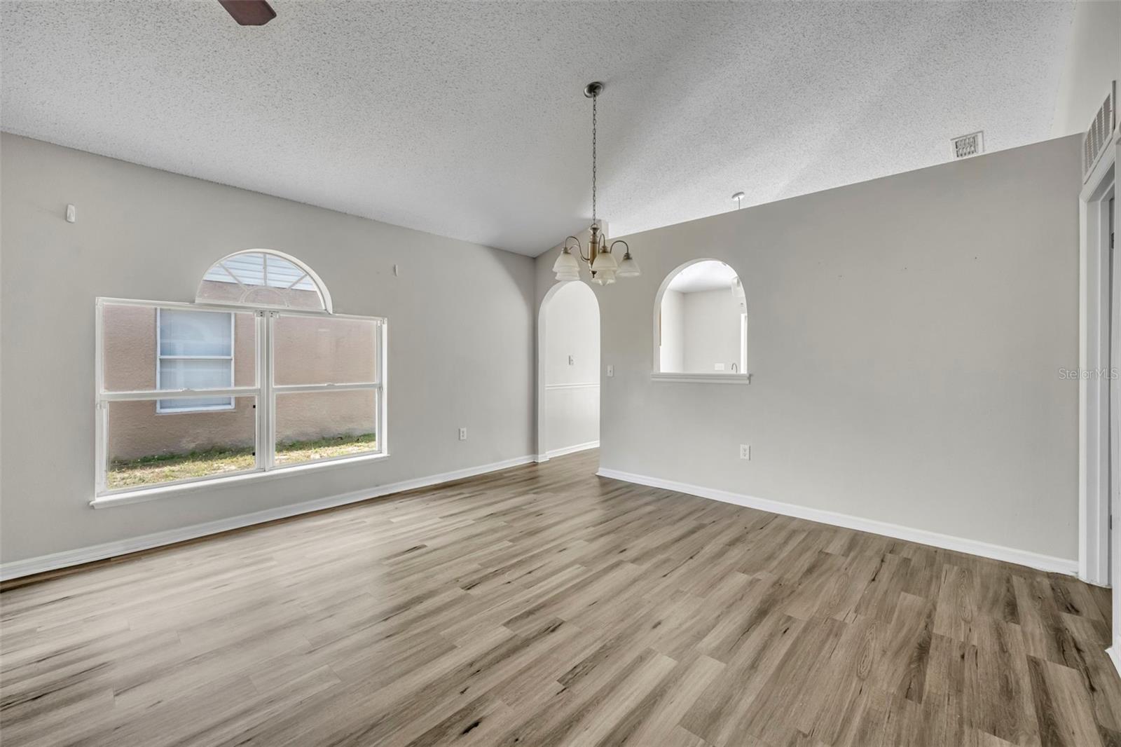 WHISPERING TRAILS PH 01 - Residential