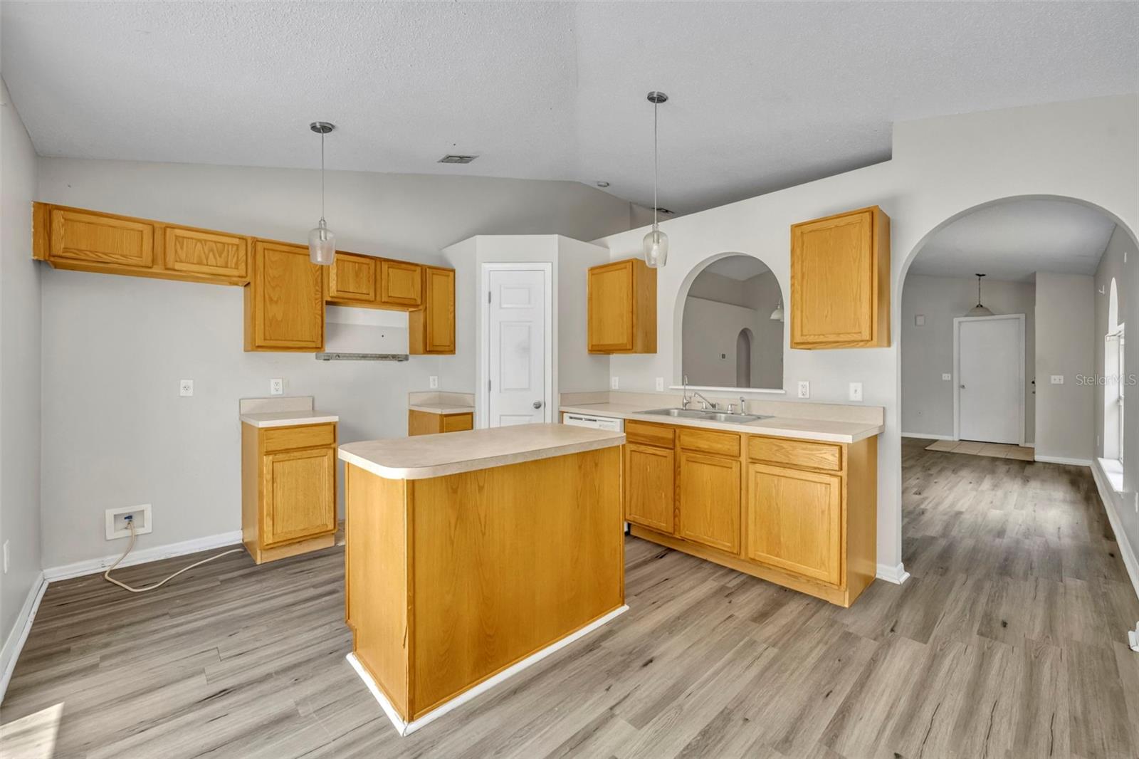 WHISPERING TRAILS PH 01 - Residential