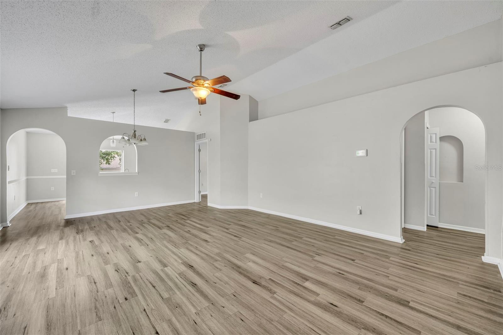 WHISPERING TRAILS PH 01 - Residential