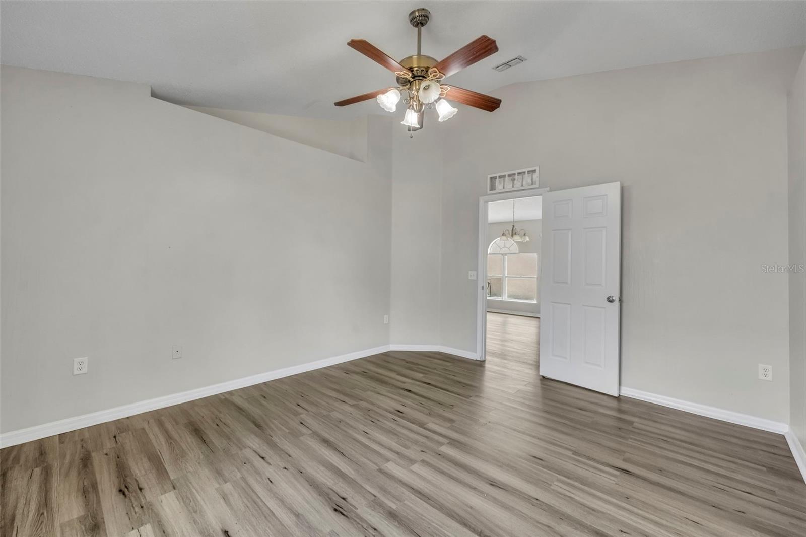 WHISPERING TRAILS PH 01 - Residential