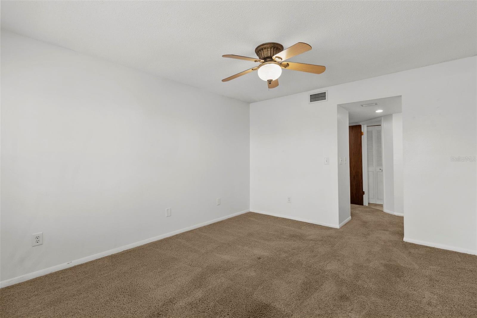 EDGEWATER MANOR - Residential