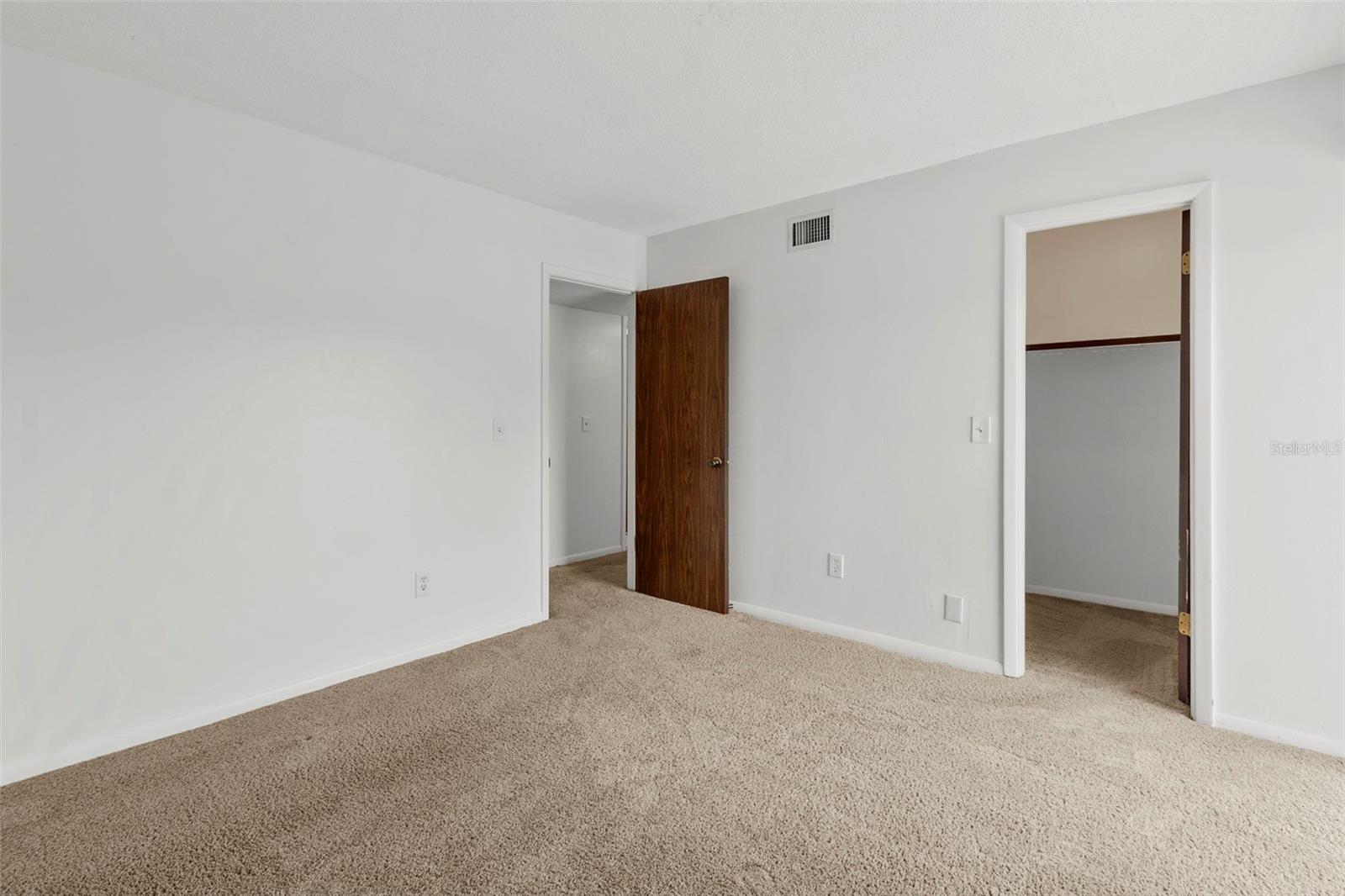 EDGEWATER MANOR - Residential