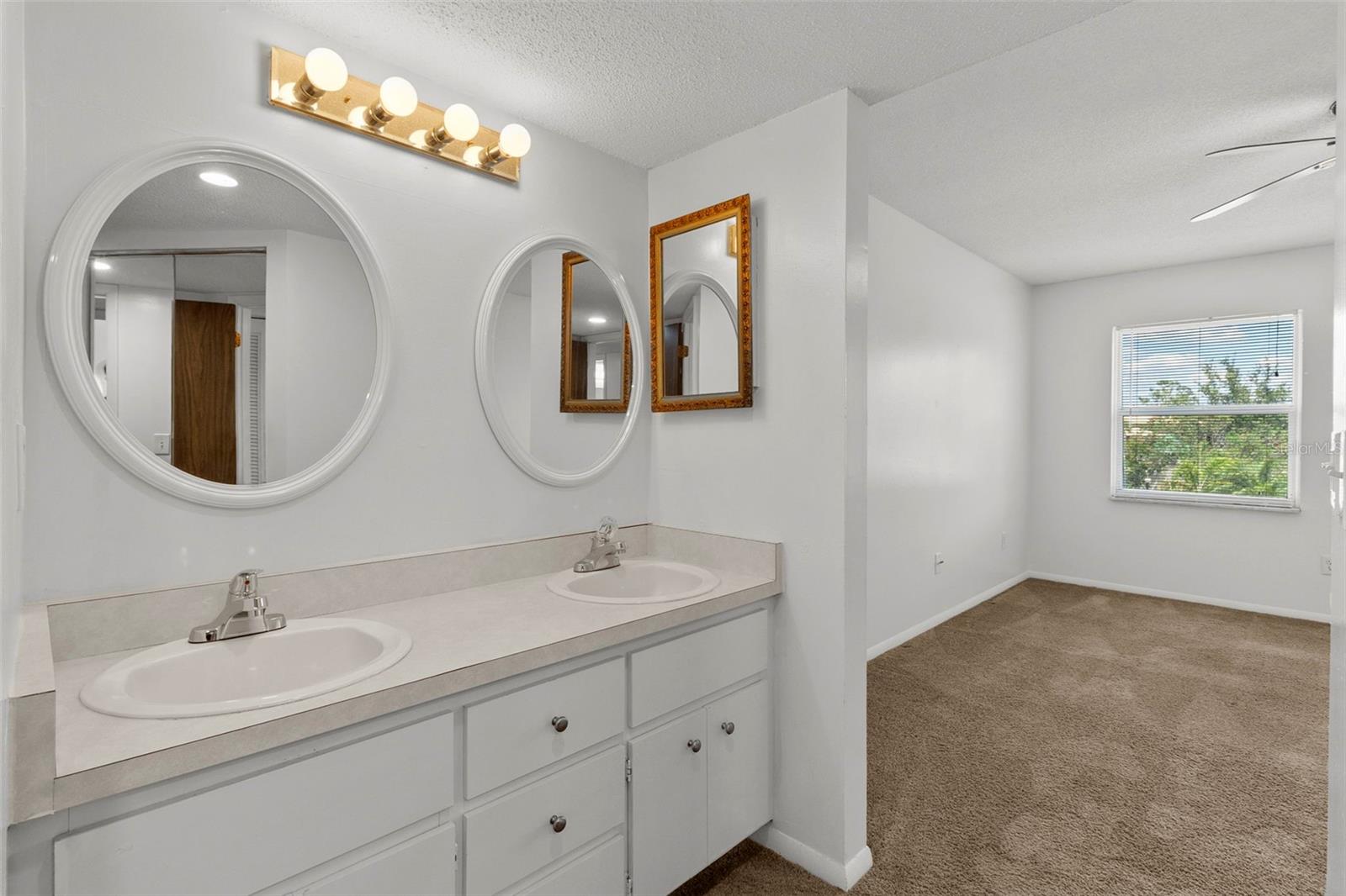 EDGEWATER MANOR - Residential