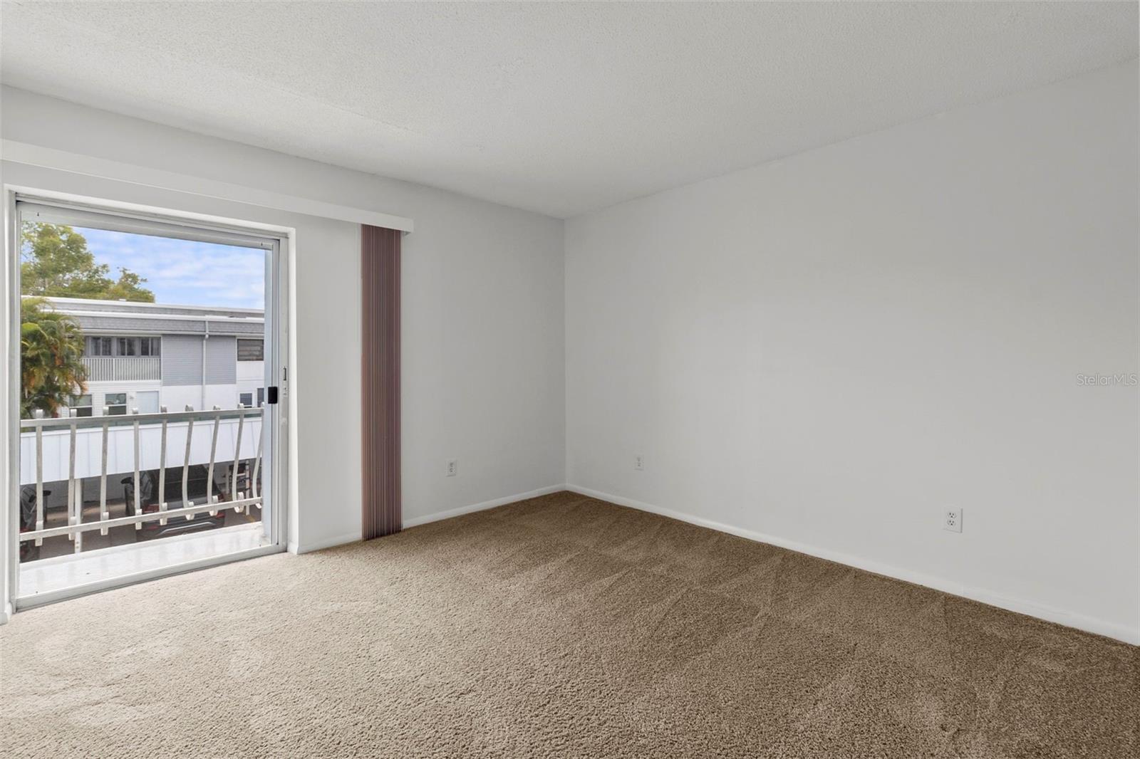 EDGEWATER MANOR - Residential
