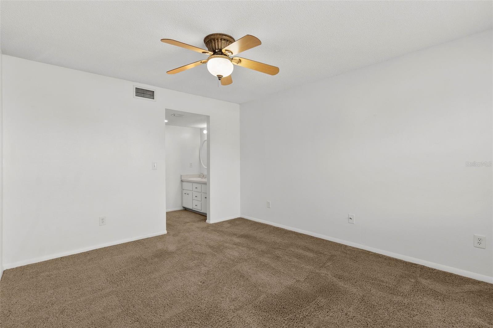 EDGEWATER MANOR - Residential