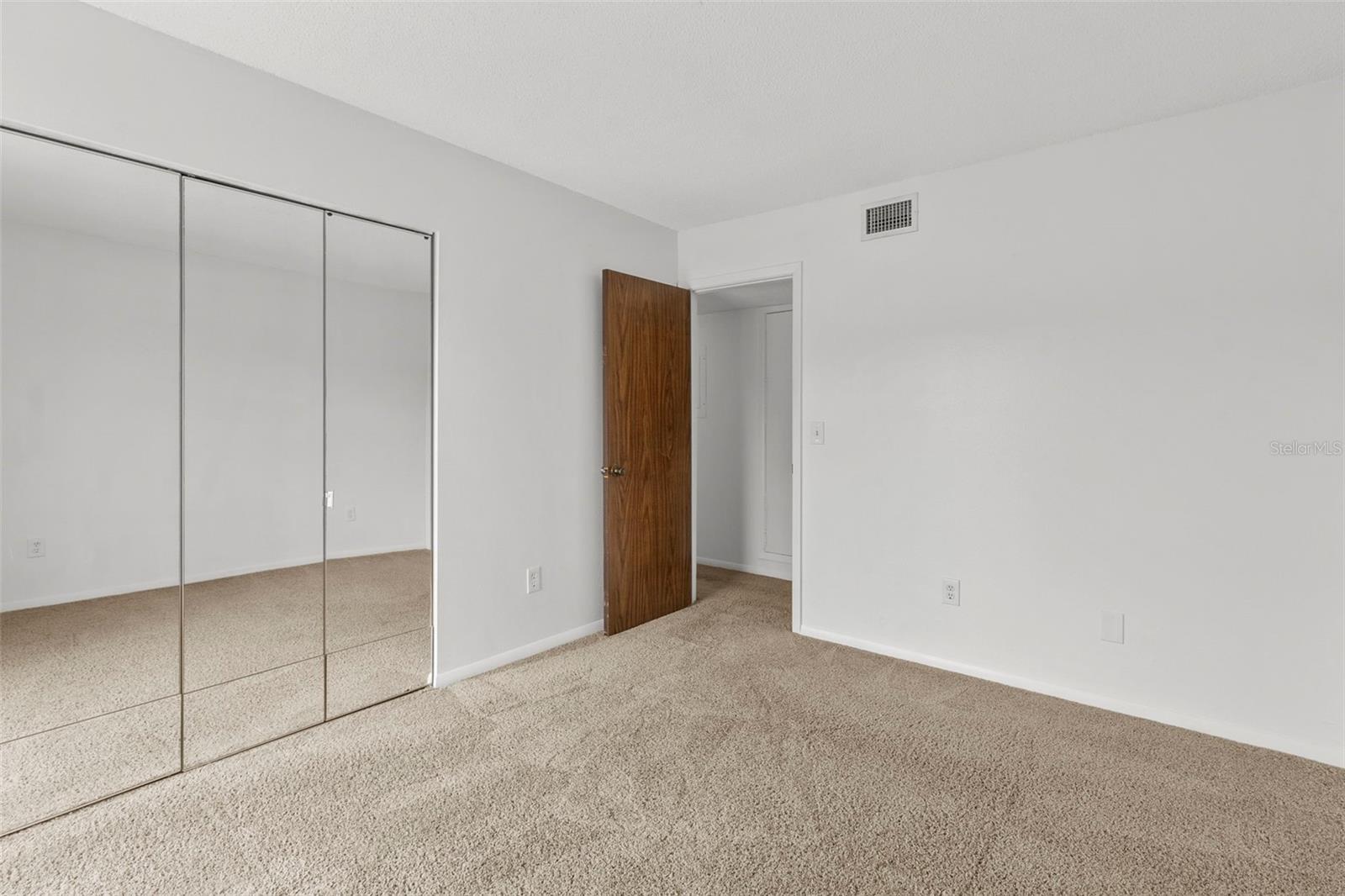 EDGEWATER MANOR - Residential