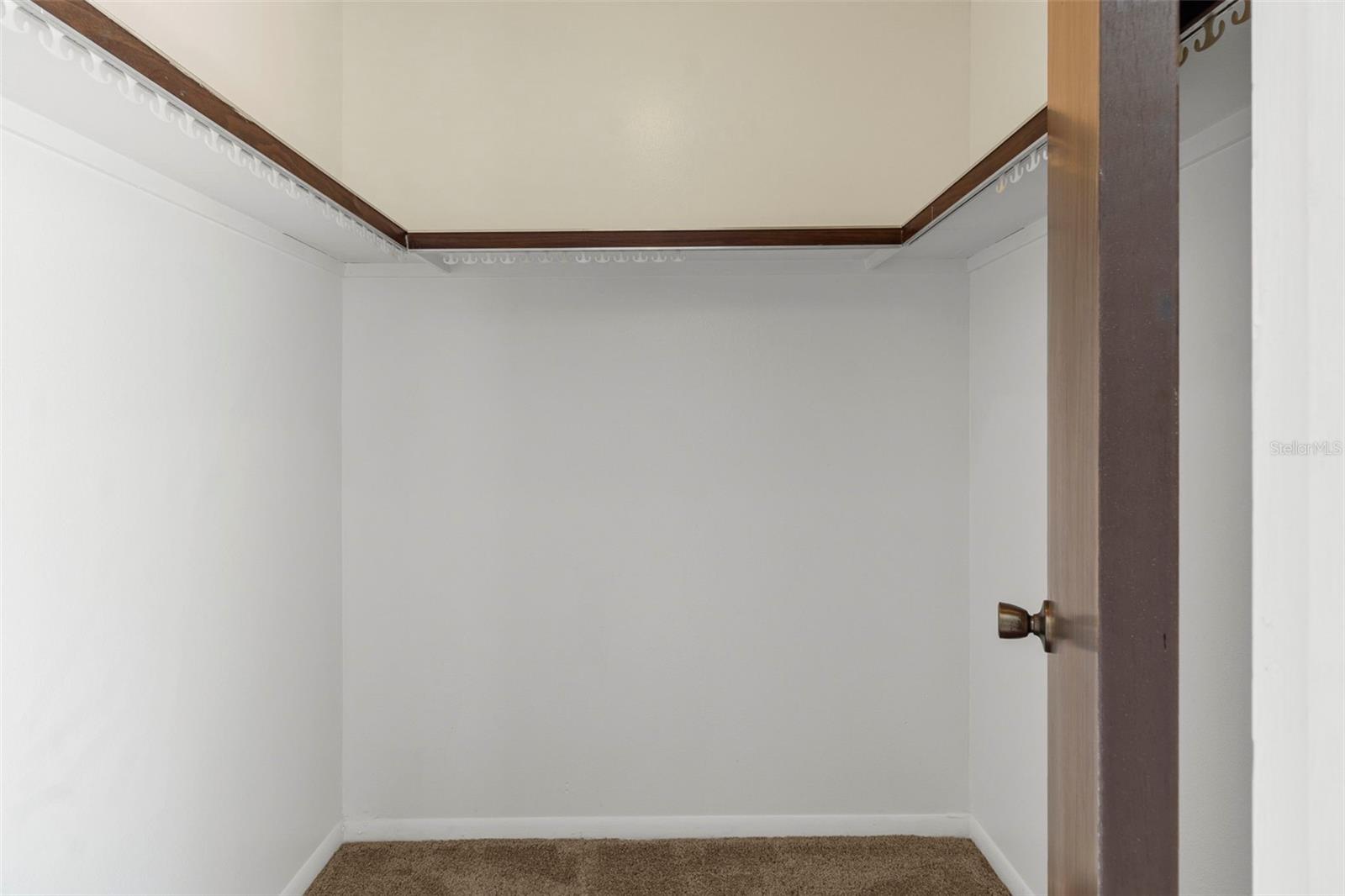 EDGEWATER MANOR - Residential