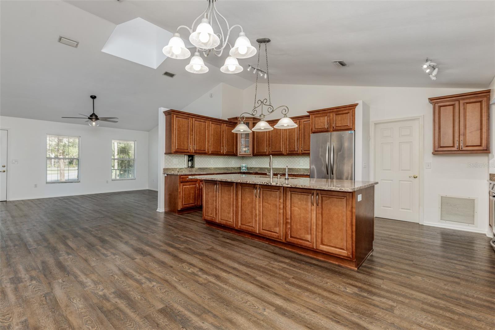 COUNTRY OAKS - Residential