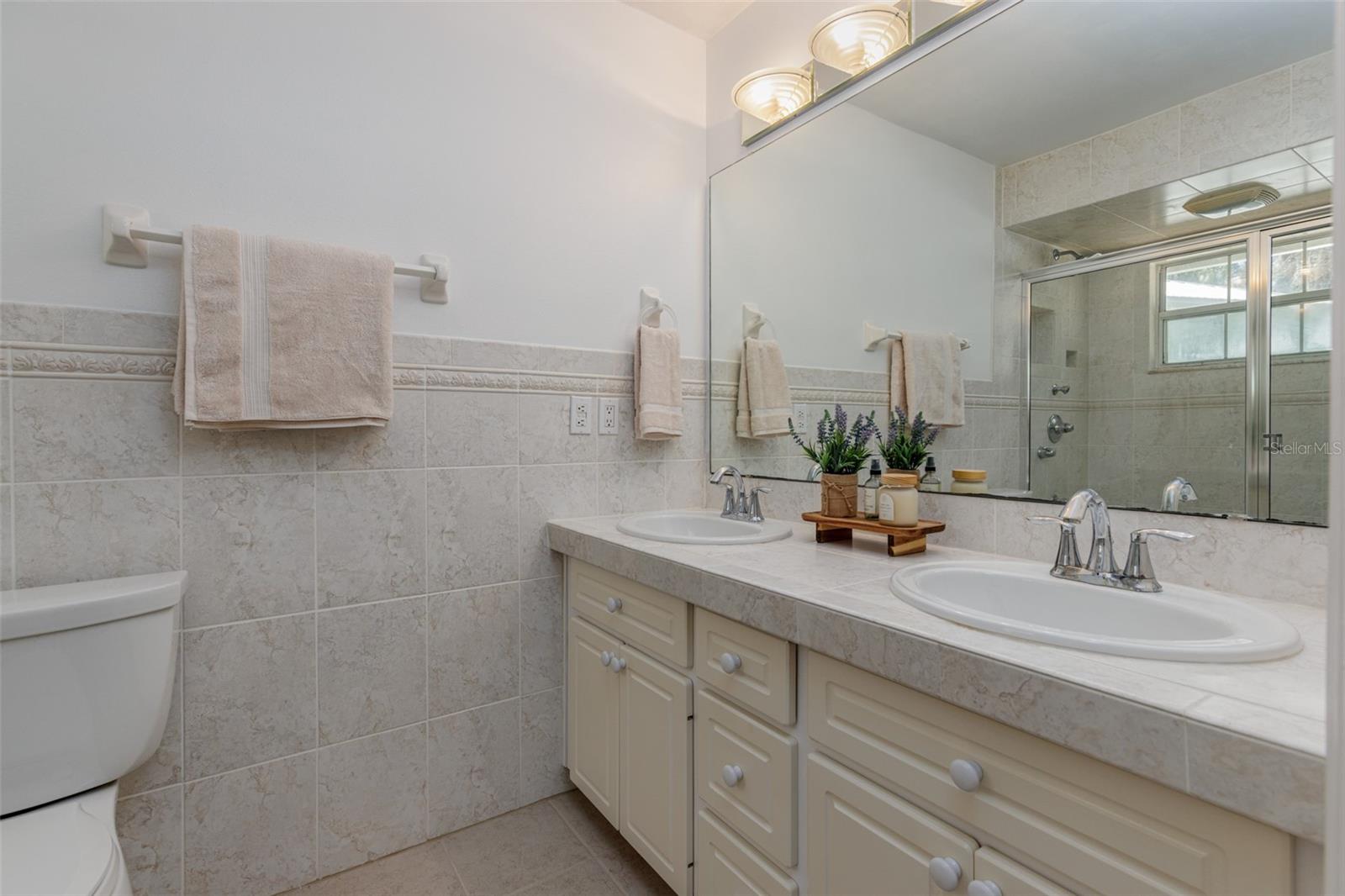 COUNTRY OAKS - Residential