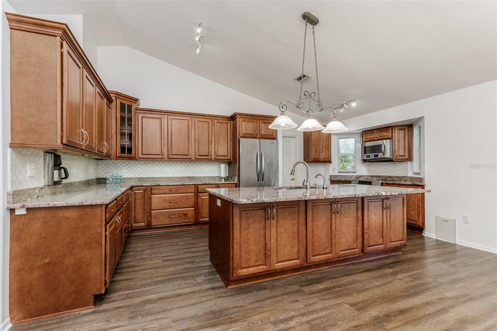 COUNTRY OAKS - Residential