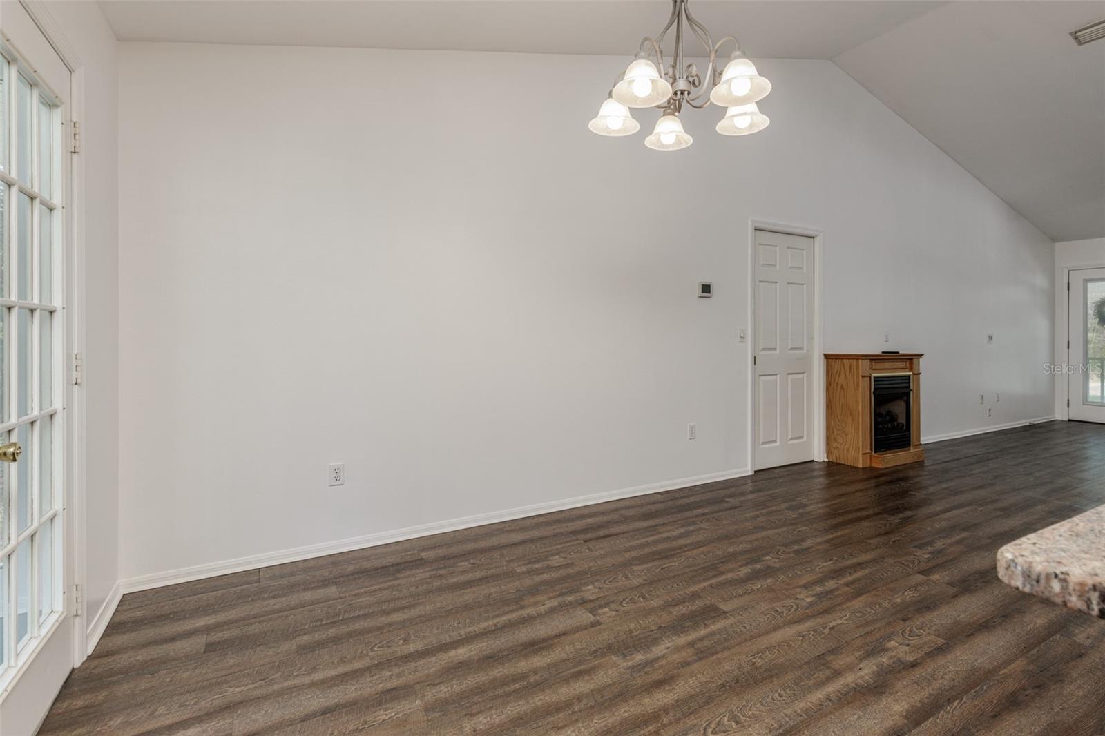 COUNTRY OAKS - Residential