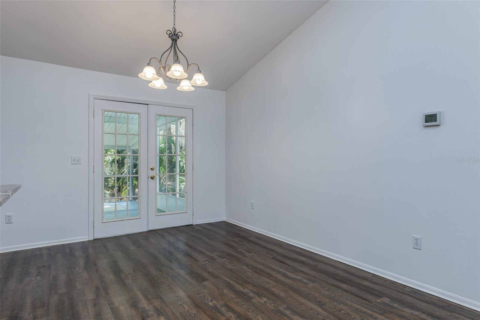 COUNTRY OAKS - Residential