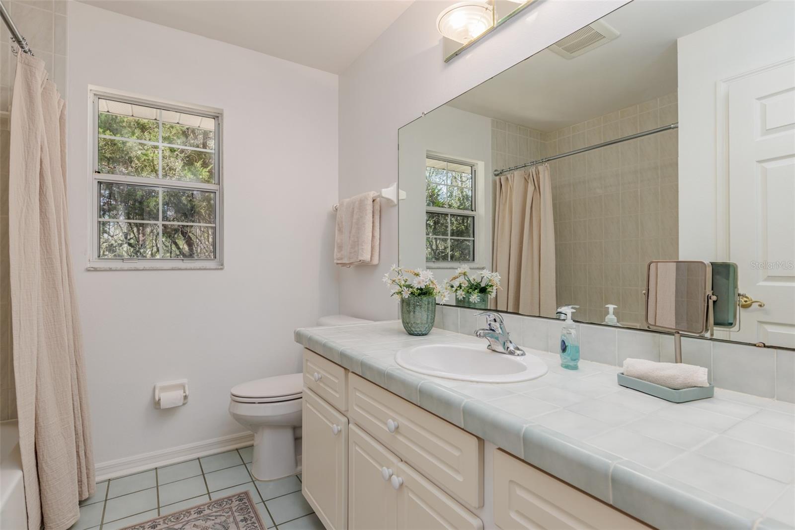 COUNTRY OAKS - Residential