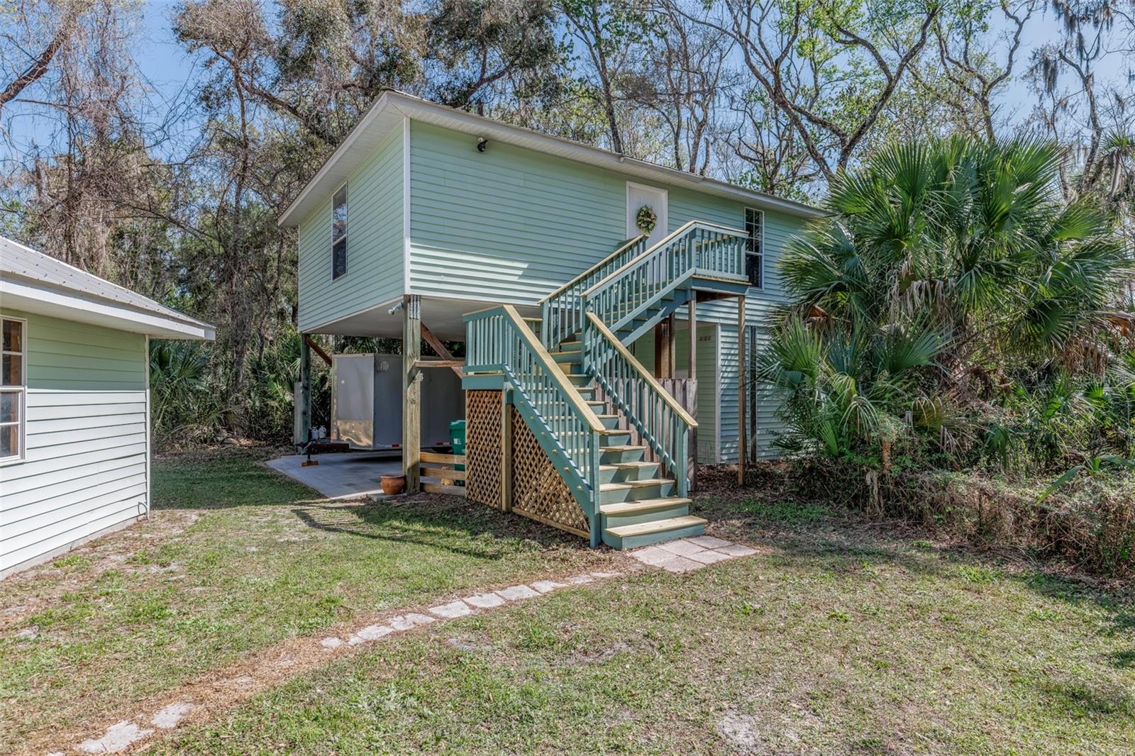 COUNTRY OAKS - Residential