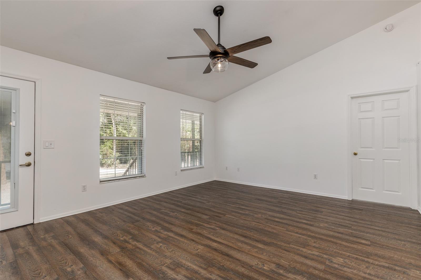 COUNTRY OAKS - Residential