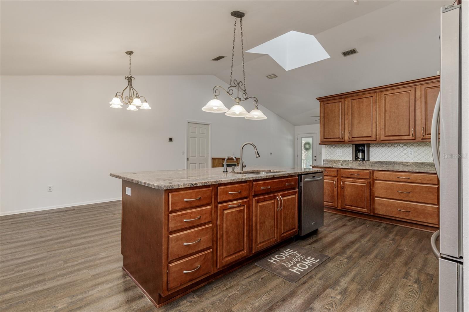 COUNTRY OAKS - Residential