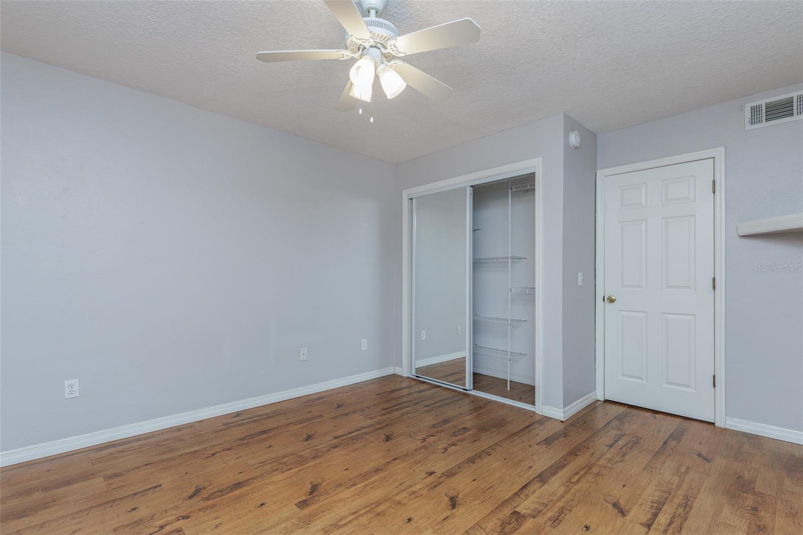 COUNTRY OAKS - Residential