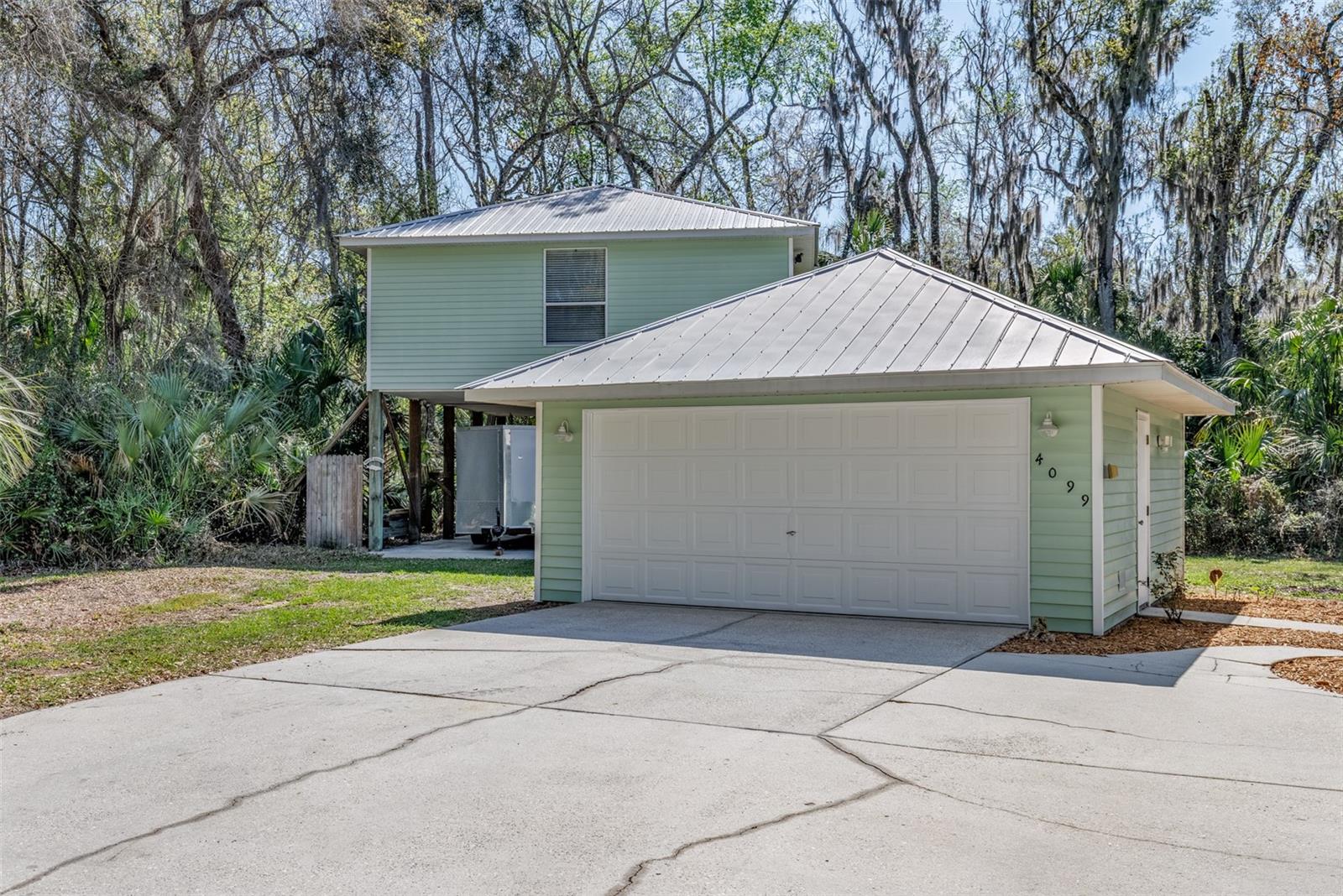 COUNTRY OAKS - Residential