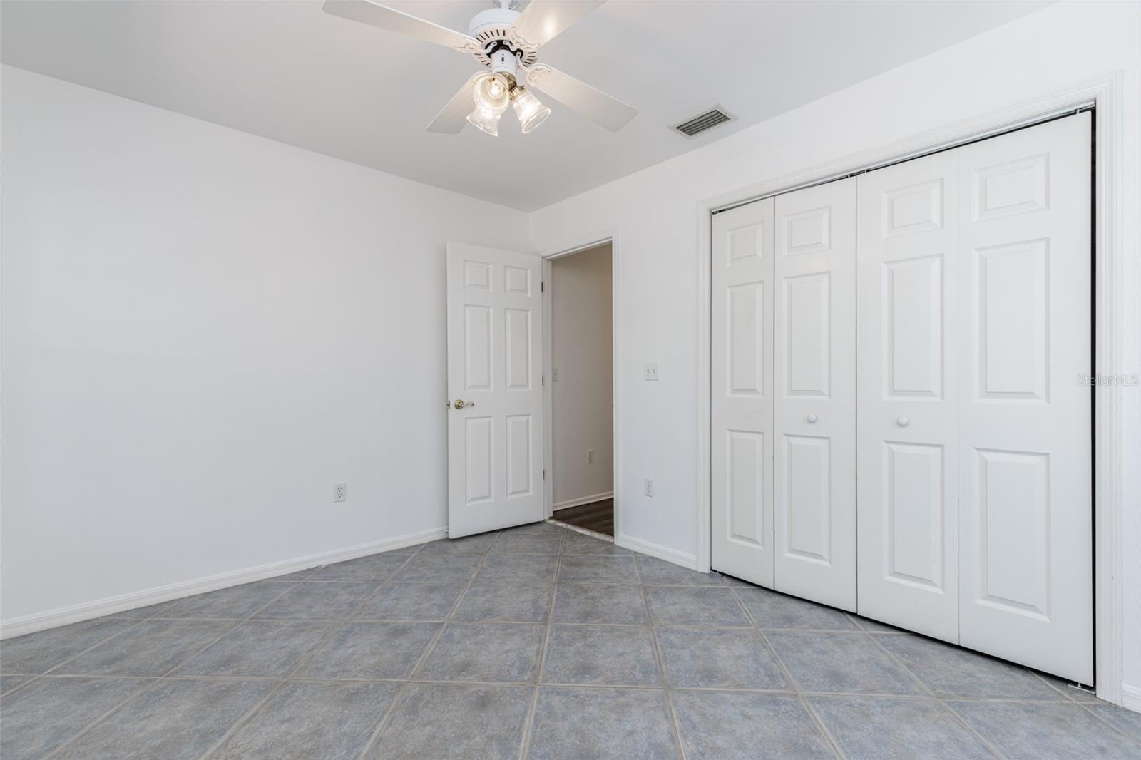 COUNTRY OAKS - Residential