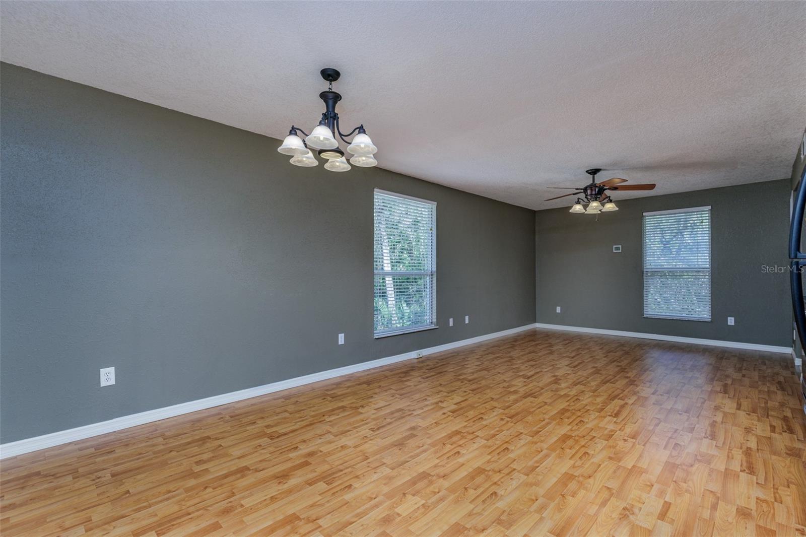 COUNTRY OAKS - Residential