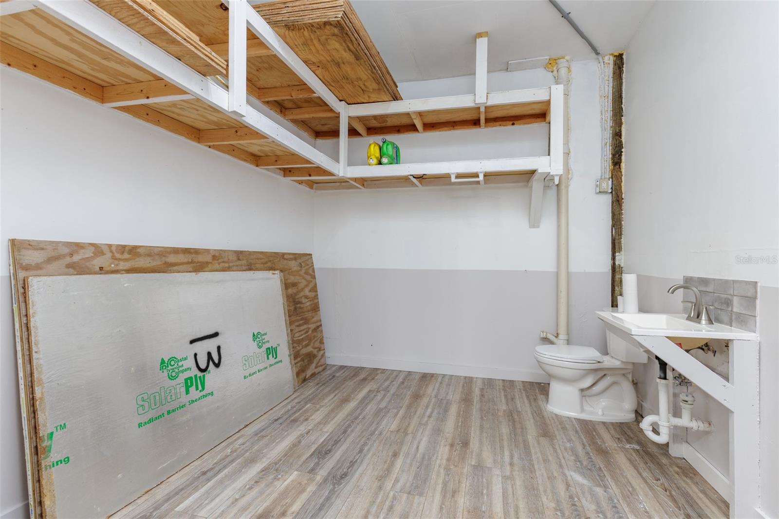 COUNTRY OAKS - Residential