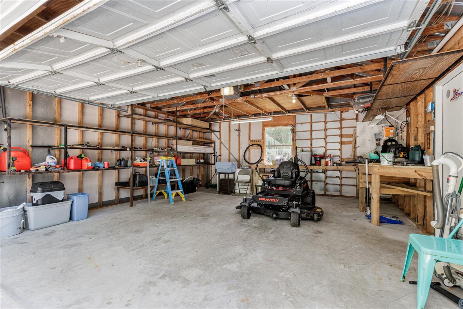 COUNTRY OAKS - Residential