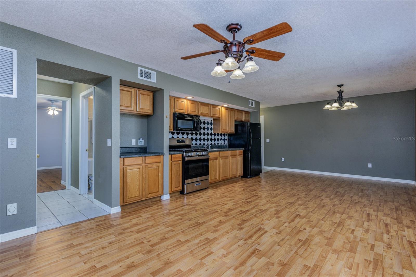 COUNTRY OAKS - Residential