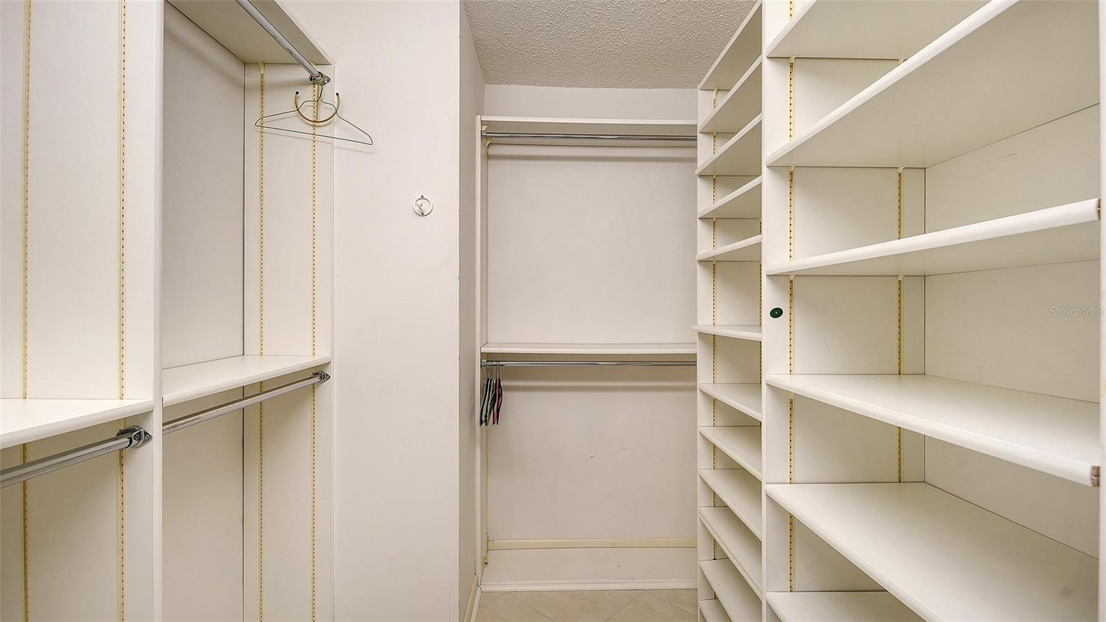 CENTER GATE ESTATES PH 01B - Residential