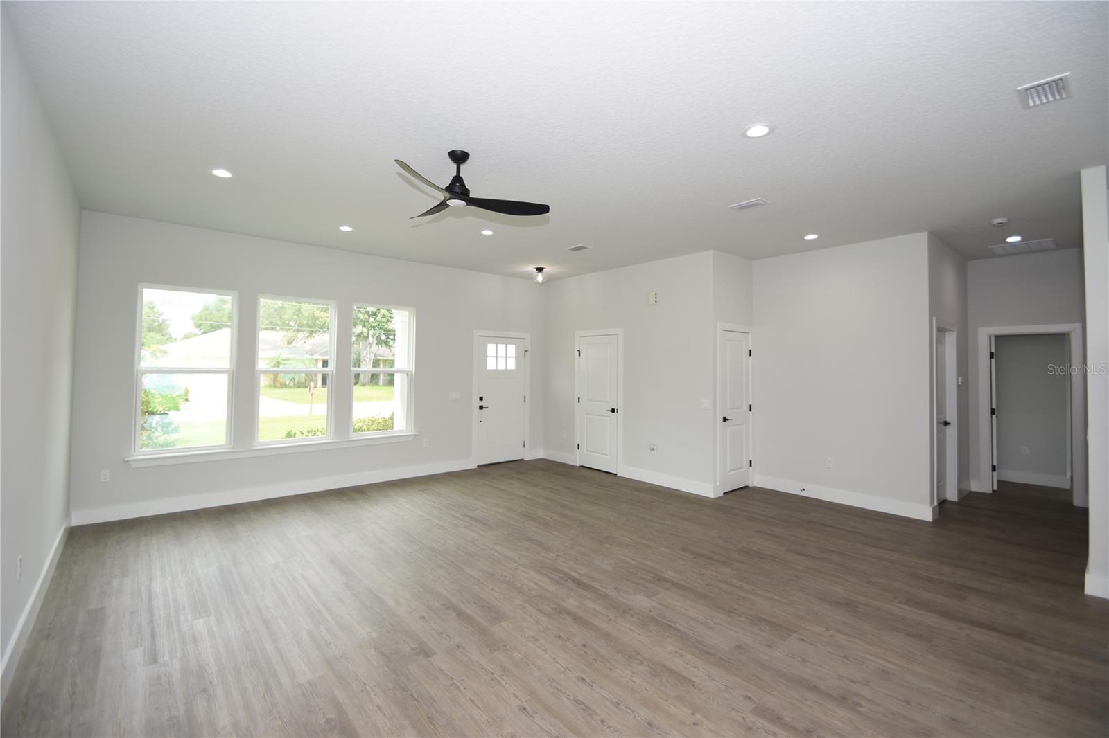 PINE LAKES - Residential Lease