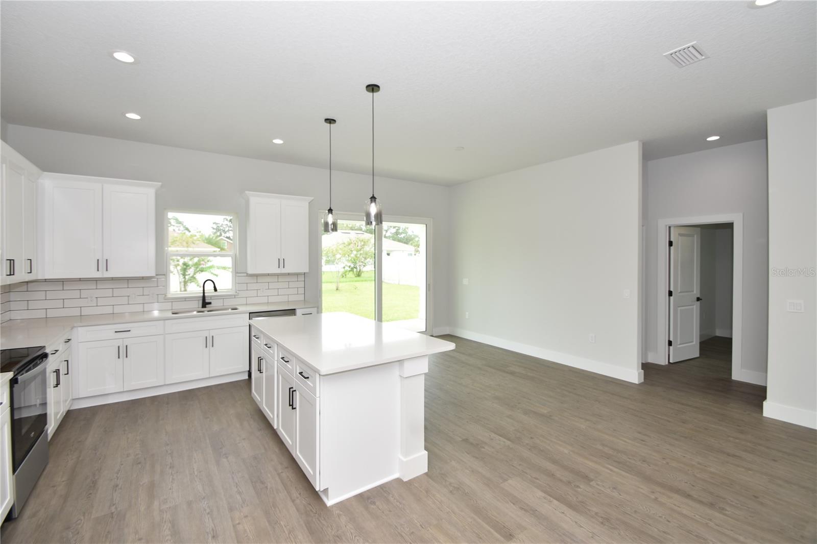 PINE LAKES - Residential Lease