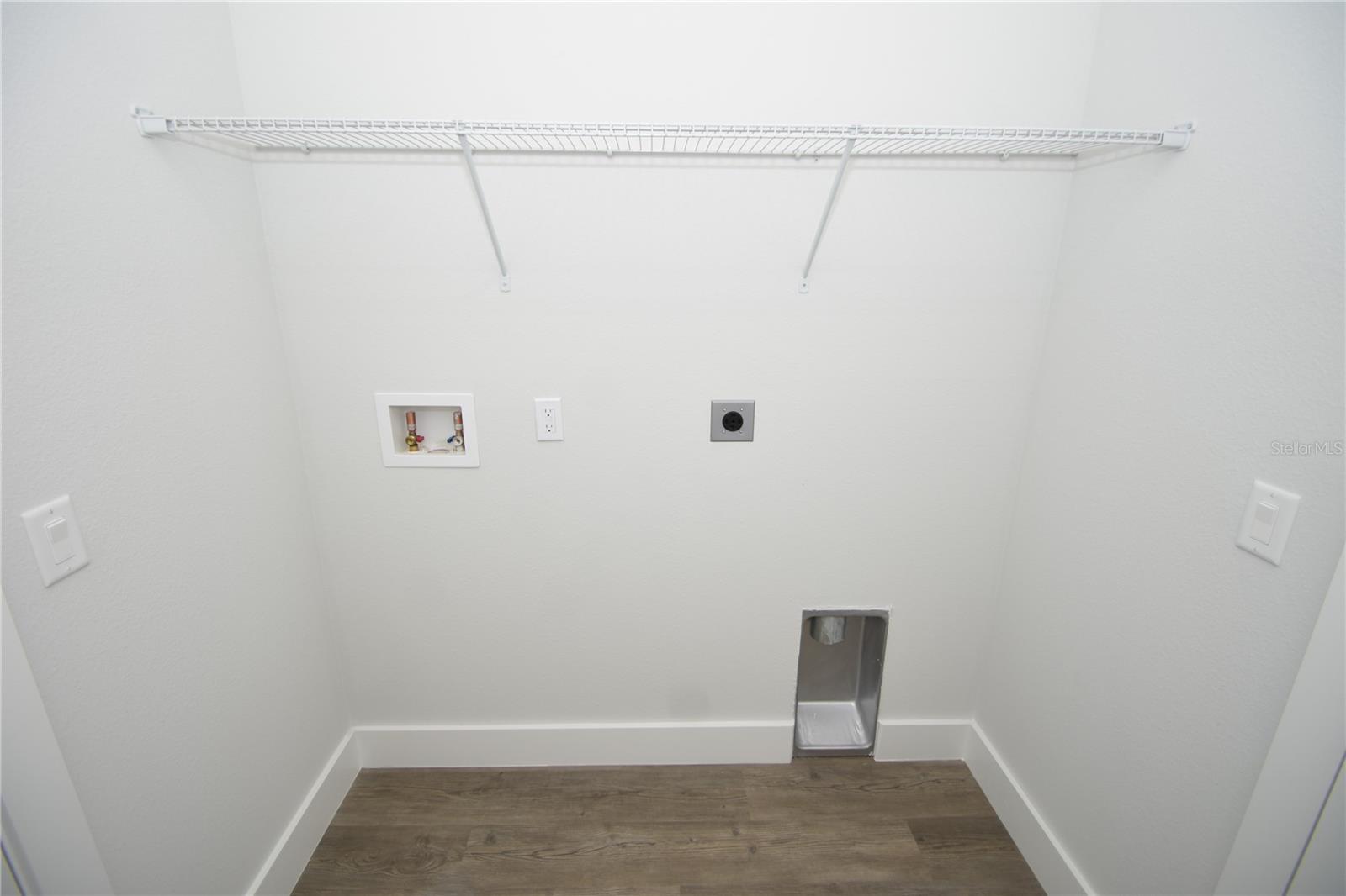PINE LAKES - Residential Lease