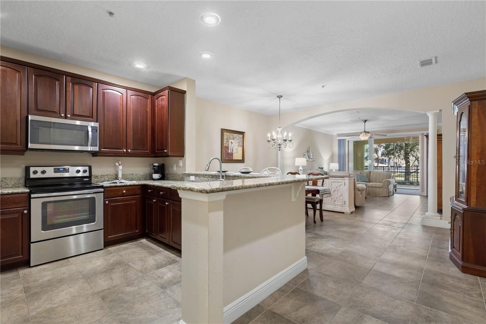 115 RIVERVIEW BEND S 2113