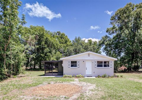 Photo of 417 S Seminole Avenue, Fort Meade, FL 33841 (MLS # L4960908)