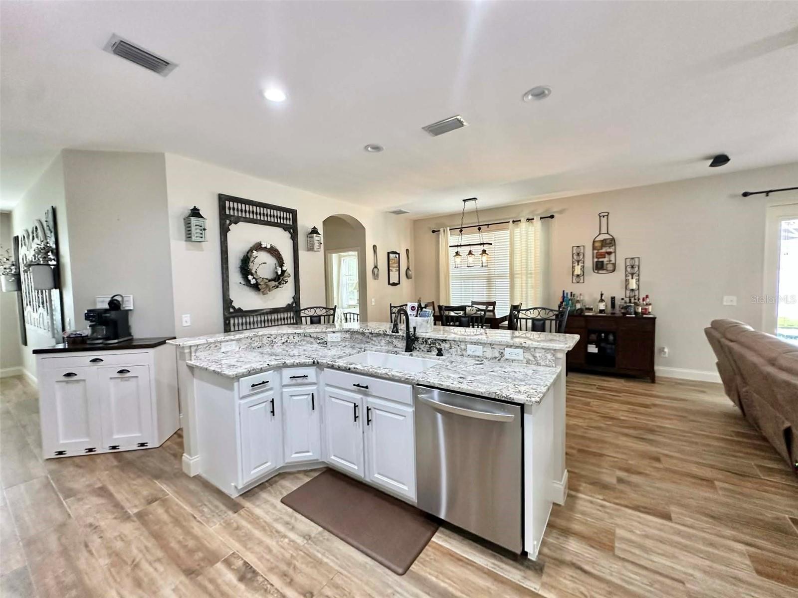 BLOOMINGDALE VILLAGE PH I SUB - Residential