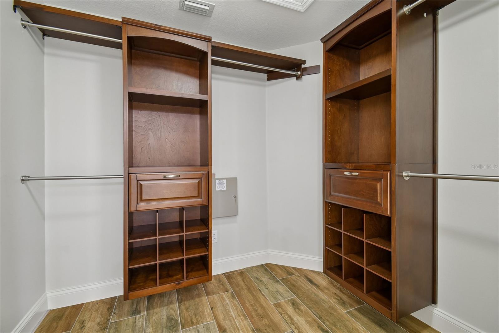 BLOOMINGDALE VILLAGE PH I SUB - Residential