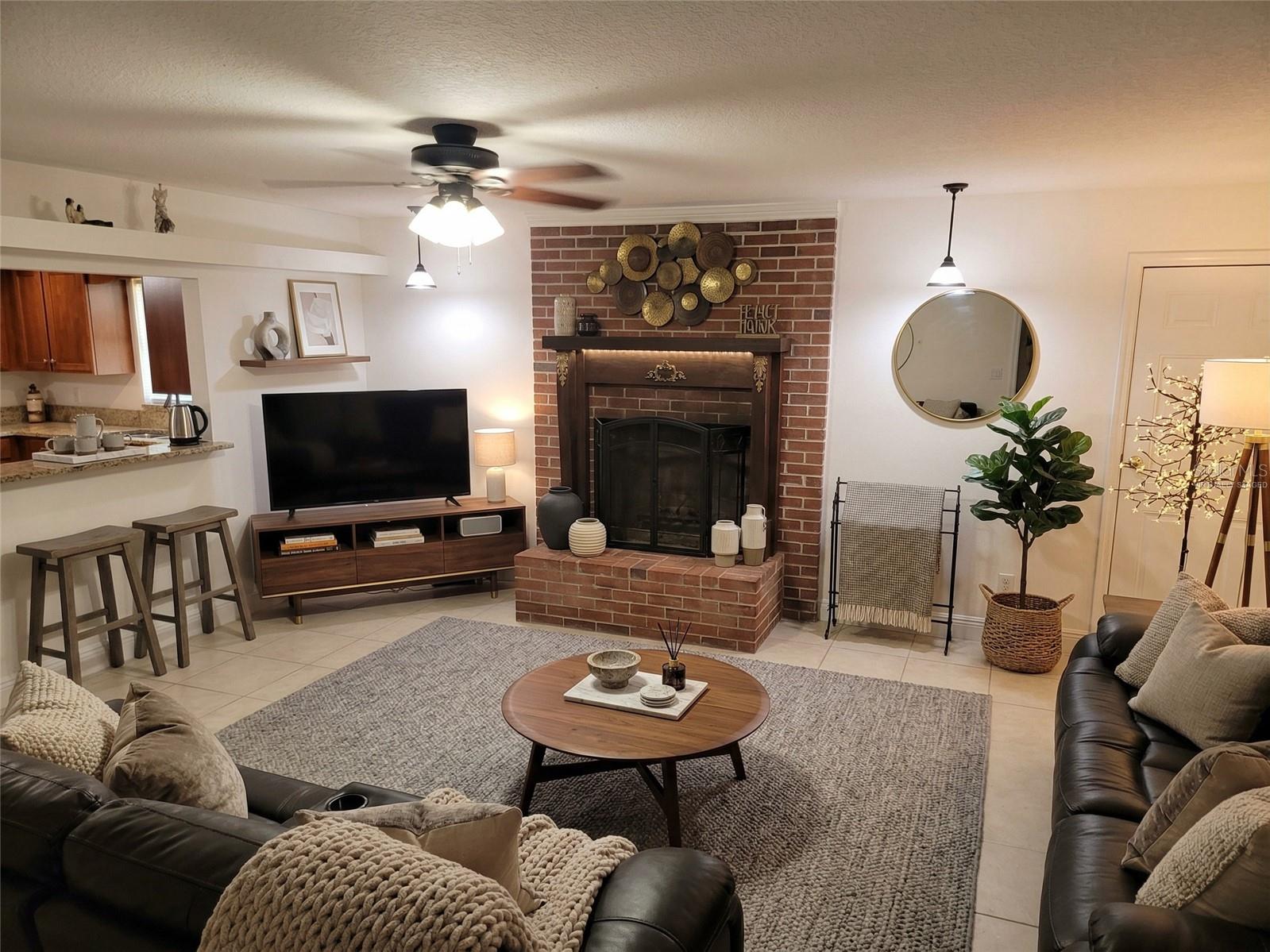 5121 SHADY OAK DRIVE S