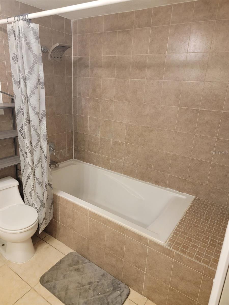 SHADY OAK ESTATES - Residential