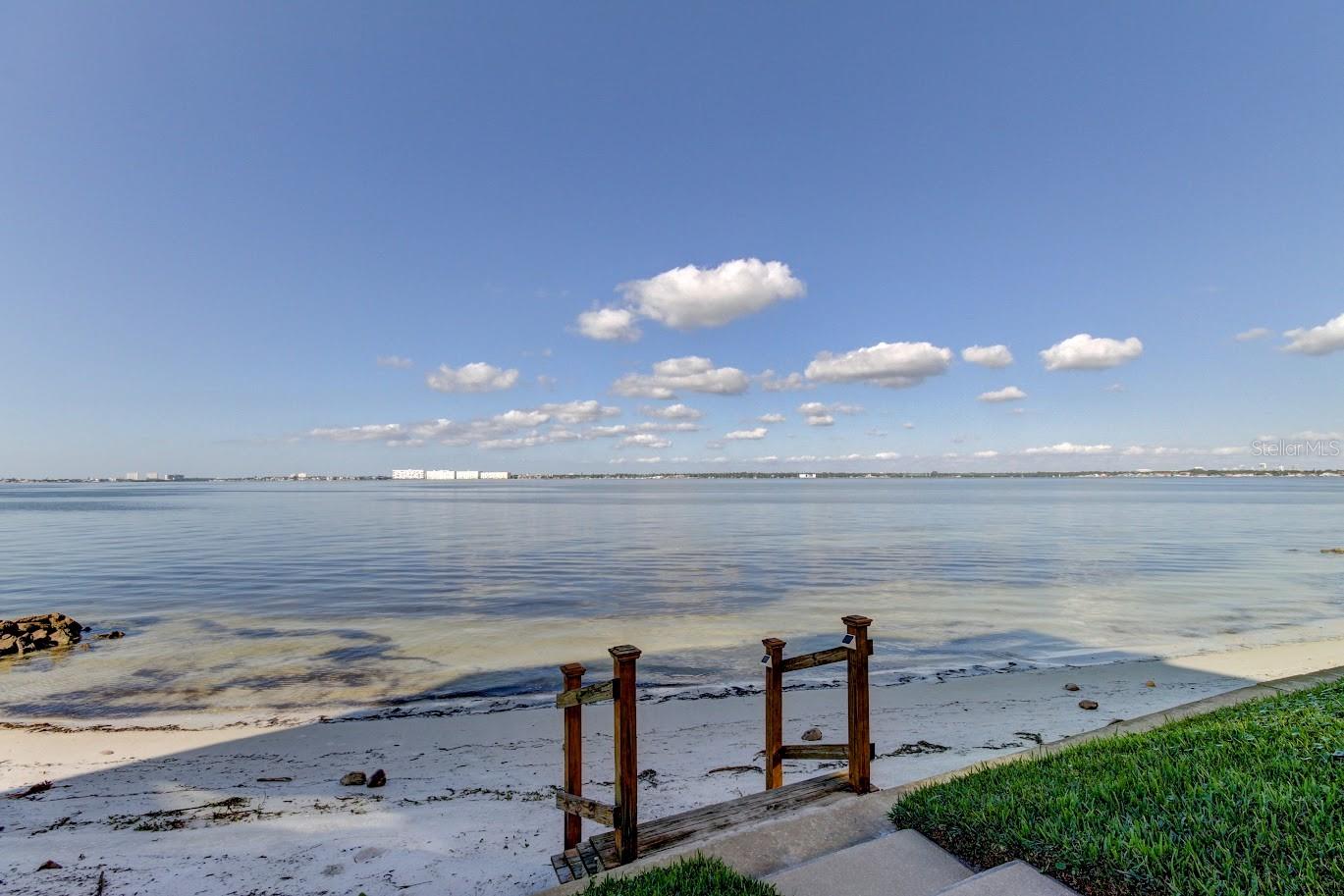 LA PUERTA DEL SOL CONDO - Residential