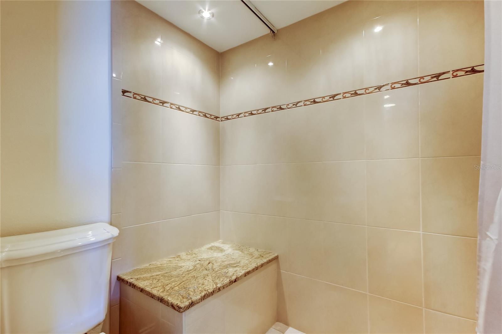 LA PUERTA DEL SOL CONDO - Residential