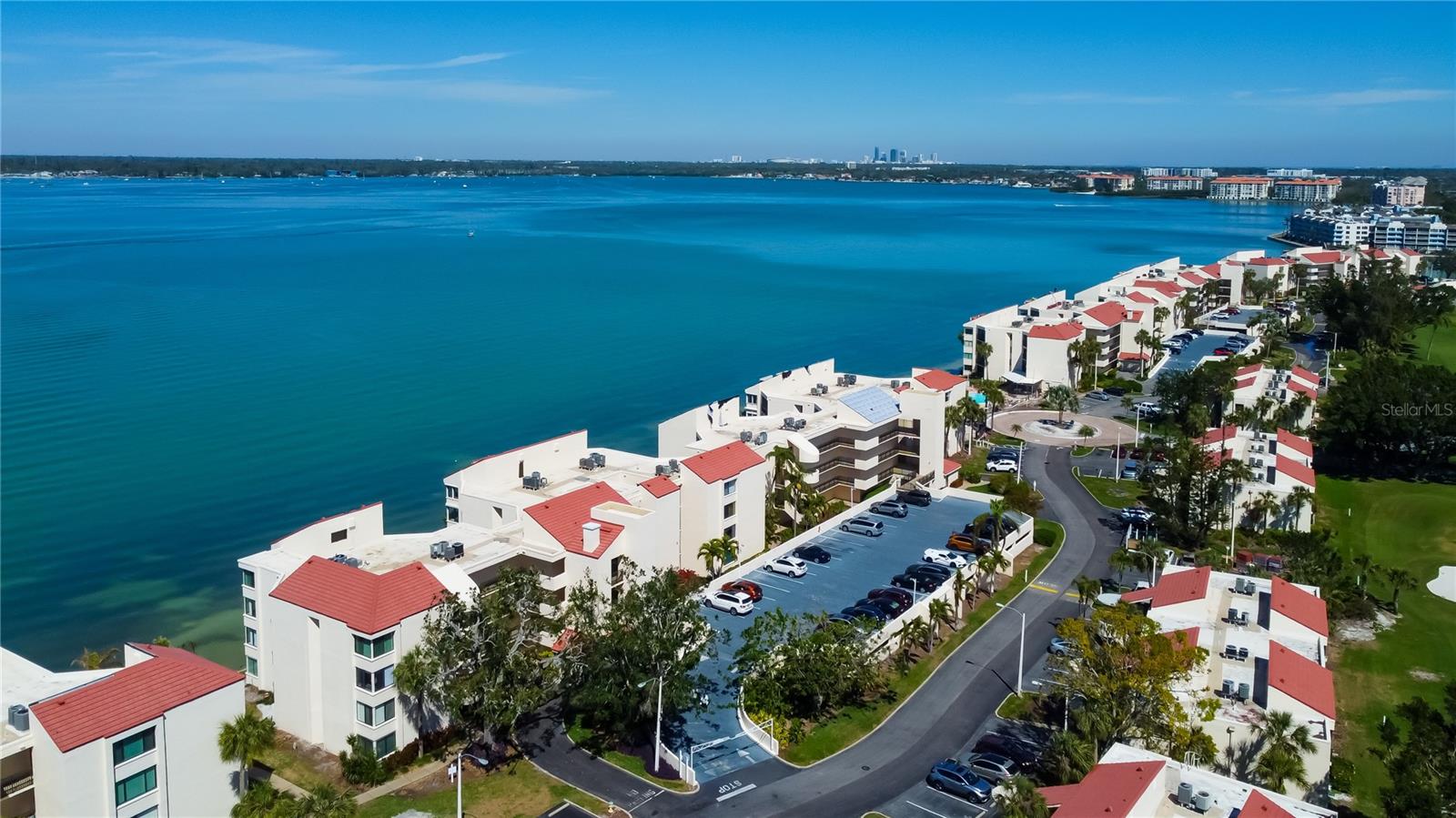 LA PUERTA DEL SOL CONDO - Residential