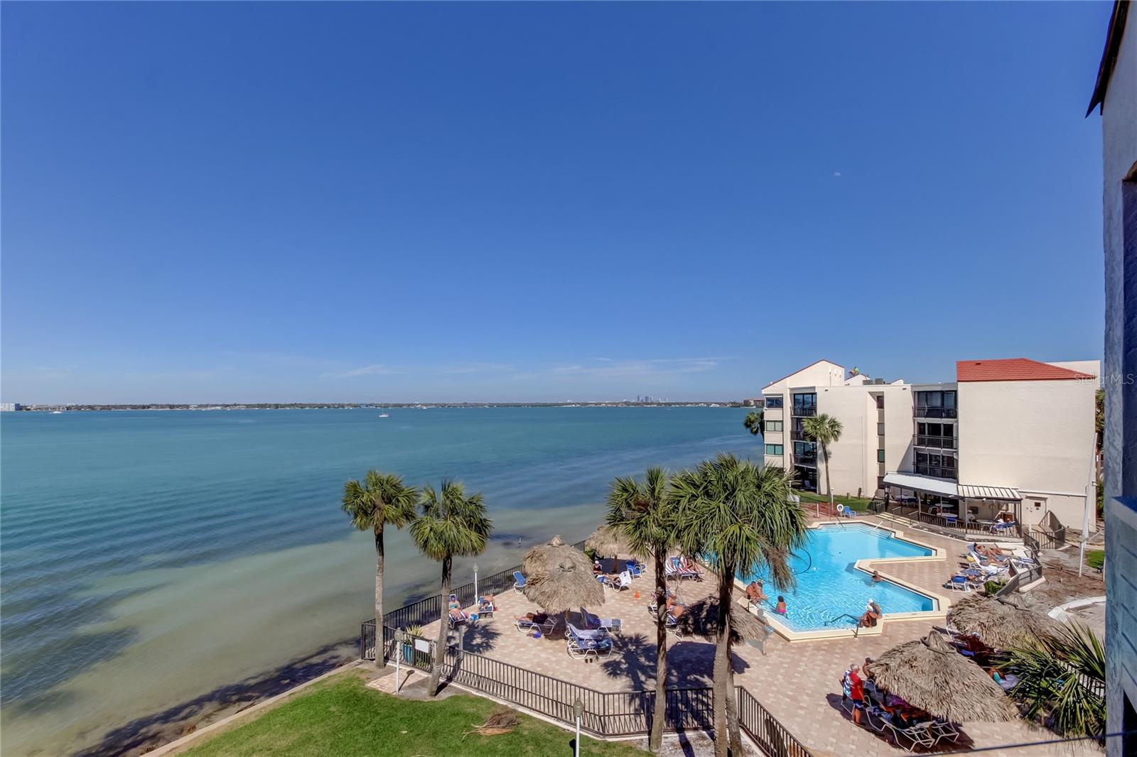 LA PUERTA DEL SOL CONDO - Residential