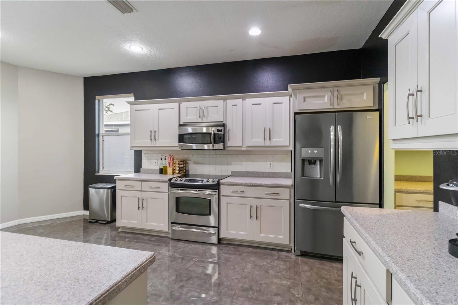 COLONY GROVES - Residential