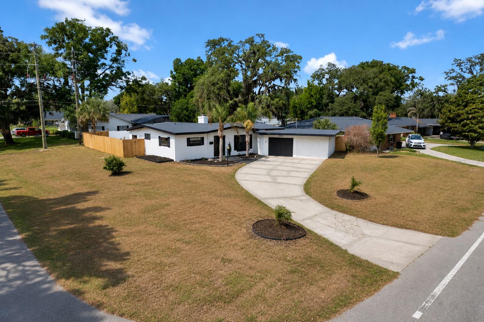 ENGLISH ESTATES UNIT 2 - Residential