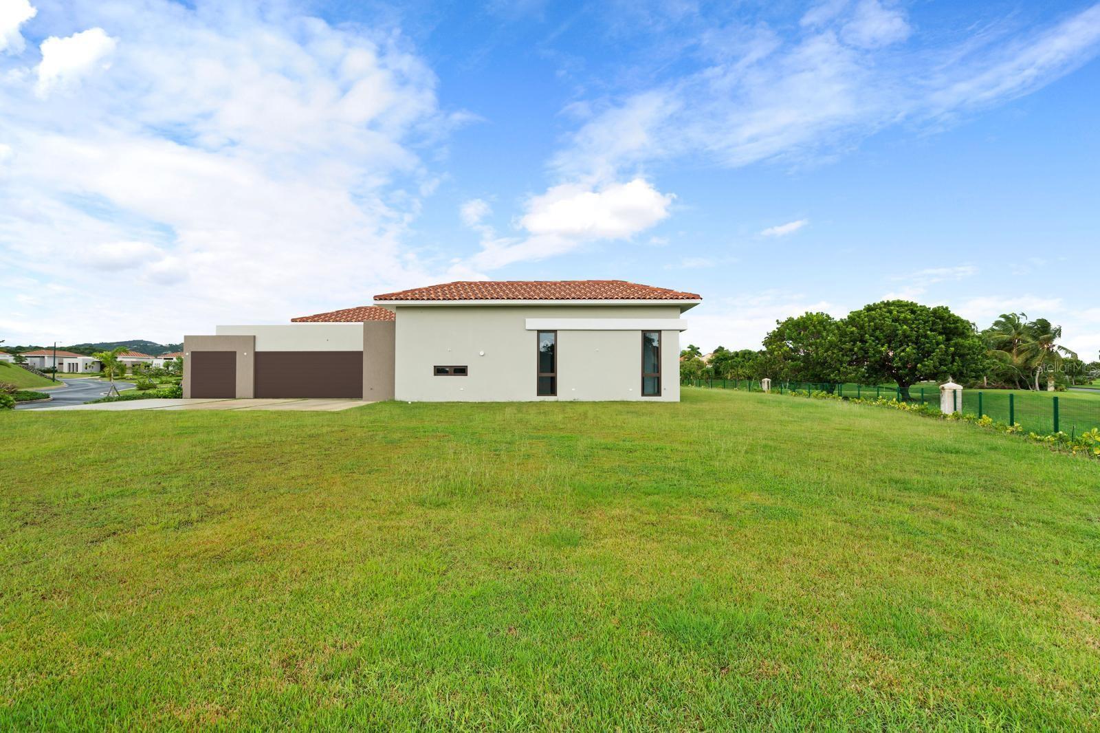 LOS LAGOS - Residential