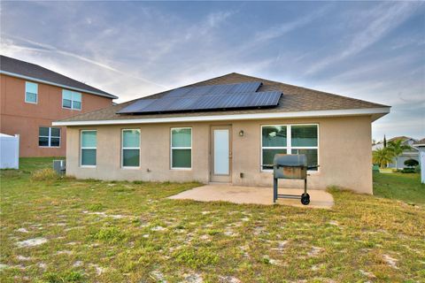 A home in WINTER HAVEN